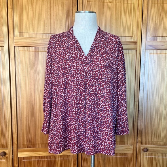 Weekend Susan Betro Large Floral Ditzy Print Bell Sleeve Vneck Shirt Feminine - Picture 3 of 11